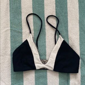 ❌SOLD❌ Acacia Black Top (M)